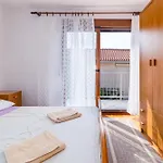 Apartments With A Parking Space Novi Vinodolski - 2417