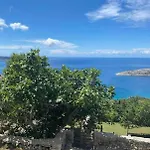 Casa Bura Ustrine