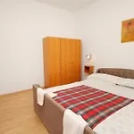 Apartments And Rooms With Parking Space Njivice, Krk - 5398