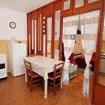 Apartments With A Parking Space Novi Vinodolski - 2423