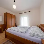 Apartments By The Sea Supetarska Draga - Donja, Rab - 11769