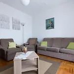 Apartments With A Parking Space Novi Vinodolski - 11702