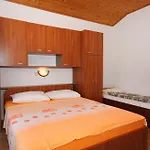 Apartments With A Parking Space Supetarska Draga - Donja, Rab - 5060