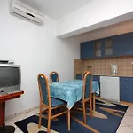 Apartments With A Parking Space Kampor, Rab - 5018
