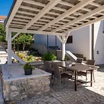 Apartment Albaneze By Interhome