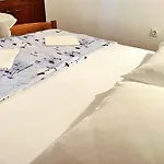 Zoro Apartments