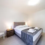Apartment Villa Alba Rab