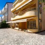 Beautiful Apartment In Dramalj With Wifi