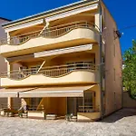 Beautiful Apartment In Dramalj With Wifi