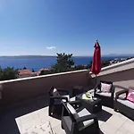 Apartments In Selce 13938
