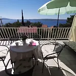 Apartments In Selce 13938