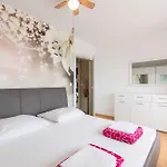 Apartment In Crikvenica 39210