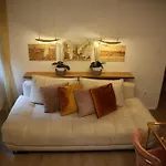 City Centre Apartment For Humans & Pets -Golden