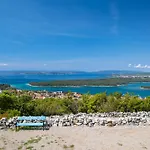 Mia Family Apartments Punat