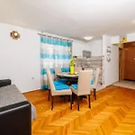 Apartments Mira