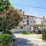 Grosse Wohnung In Palit Mit Privatem Balkon