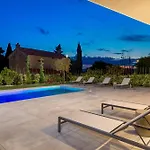 Apartmani Vila Mara M 1 Heated Pool