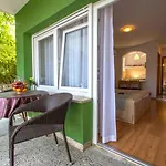 Apartments Sabina - 100M From Sea