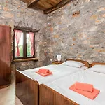 Amazing Home In Veprinac