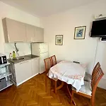 Apartment In Jadranovo 50540