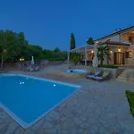 Laura Comfortable Holiday Residence