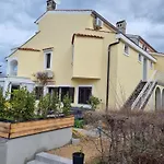 Maestral Apartments