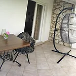 Riviera Rooms And Apartments