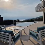 Villa V