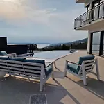 Villa V