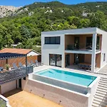 Villa Viverum With Heated Salt Water Pool