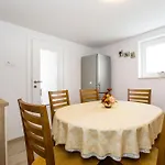 Apartment Near The Sea Judita