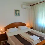 Apartmani Crikvenica 30053 - Veljacic