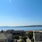Apartmani Crikvenica 30053 - Veljacic