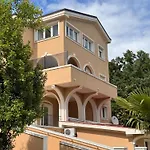 Chic Spacious Apartment Surrounded By Nature Near Opatija