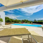 Villa Menta 4