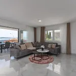 Pool Apartments With Sea View - Happy Rentals