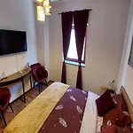 4 Colors Rooms, Cres