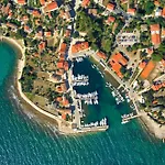 Coastal Suites In Nerezine Near The Sea