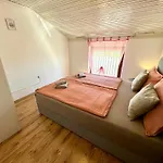 Apartmani Lora