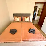 Apartmani Lora