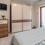 Visnja 1 - Apartment With Private Pool And Seaview