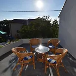 Holiday House Vira With A Pool