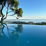 Holiday House Pantovcak, Secluded Stone House With Heated Pool And Unique View