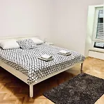 Modern Luxury 2-Bedroom Apt With Balcony & Patio