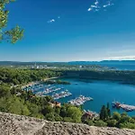 1 Bedroom Beautiful Apartment In Omisalj