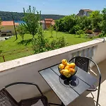 1 Bedroom Amazing Apartment In Kampor