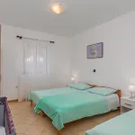 2 Bedroom Beautiful Apartment In Omisalj