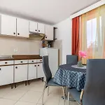 Cozy Apartment In Punta Kriza With Kitchen