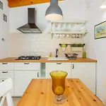 2 Bedroom Lovely Home In Punta Kriza