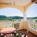 Apartment In Lopar With Balcony, Air Conditioning, W-Lan, Washing Machine